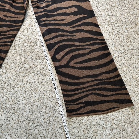 Stunning Zebra striped ZARA set copper Lurex sparkle runs through the pant & top - Picture 9 of 10